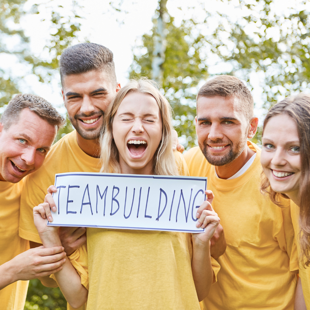 Grup de persones en una sessió de team building a Tortosa a Lo Racó de Mig Camí